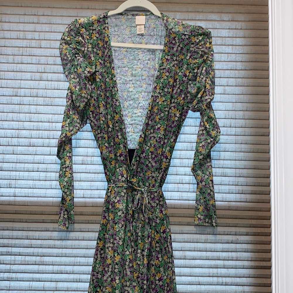 H&M women wrapping dress in good condition
